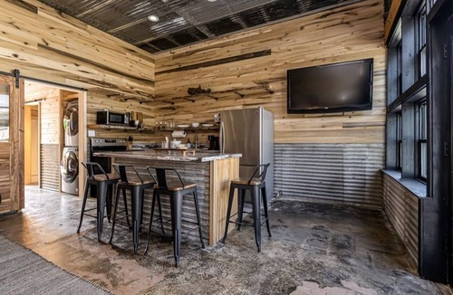 Elizabethtown House | Tiny home, River View near Shawnee Forest, hiking and boating Ohio River