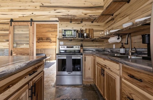 Elizabethtown House | Tiny home, River View near Shawnee Forest, hiking and boating Ohio River