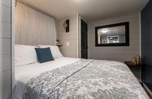 Marion House | Tiny House Cabin in Marion, IL
