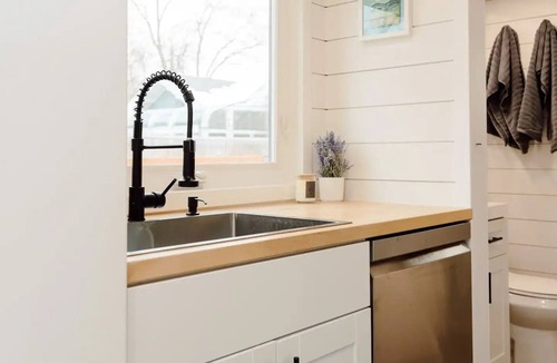 West Central House | Tiny House - Centrally Locatednn