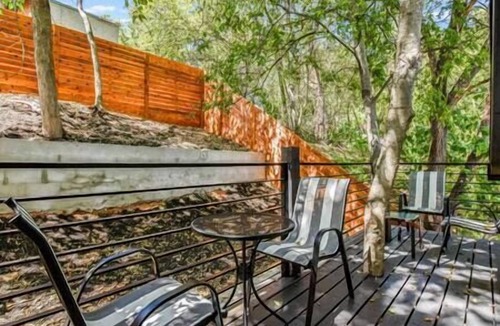 MLK House | Tiny House | Sleeps 4+Patio+Yard+King+Queen Bed