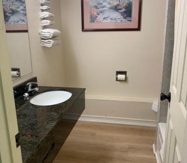 South Beloit Hotel | Tollway Inn Beloit