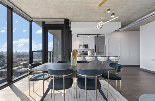 West Loop Apartment | Top-Floor Oasis: 2BR in Heart of Fulton Market