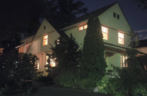 Oak Park Apartment | Top floor of Historic Oak Park Villa/Grge: 2Cars