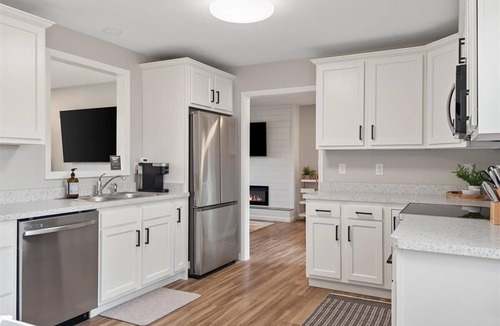 Springfield House | Top-Rated Premier 3-Bedroom Spotless & Charming House