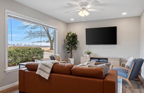Springfield House | Top-Rated Premier 3-Bedroom Spotless & Charming House