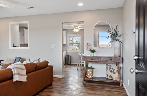 Springfield House | Top-Rated Premier 3-Bedroom Spotless & Charming House