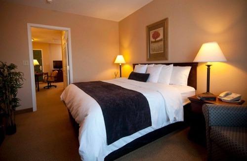 Quincy Hotel | Town & Country Inn and Suites