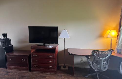 Clinton Hotel | Town & Country Motel
