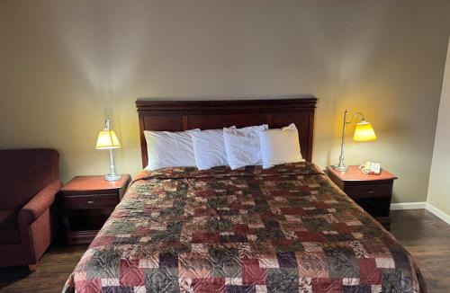 Clinton Hotel | Town & Country Motel
