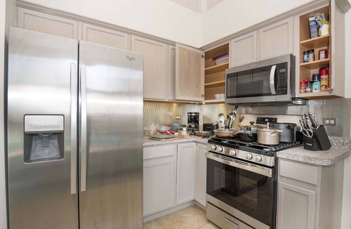Plainfield House | Tranquil 4BR in Naperville-Plainfield