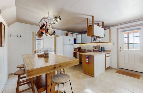 Pittsfield House | Tranquil apartment w/mountain views, pond, patio, a/c, kitchenette