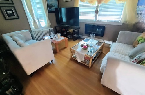 Stoneham House | Tranquil beautiful 3-bedroom house conveniently located! Quiet area/amenities!