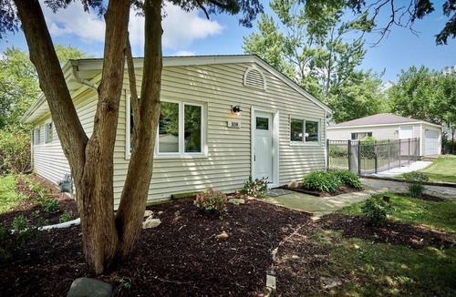 Streamwood House | Tranquil garden cottage near golf course…