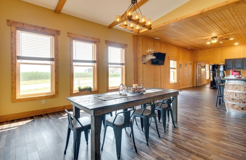 Huntsville Cabin | Tranquil La Prairie Retreat w/Patio & Fireplace!