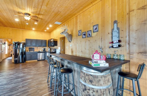 Huntsville Cabin | Tranquil La Prairie Retreat w/Patio & Fireplace!