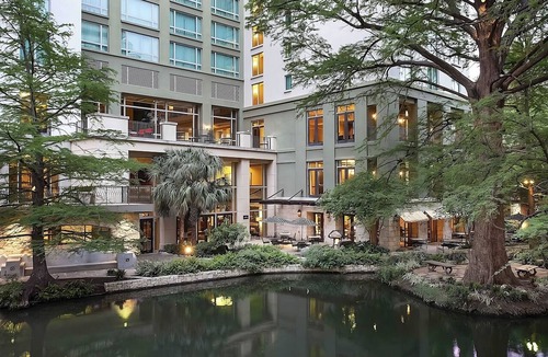 Downtown San Antonio Hotel | Tranquil Riverside Oasis! Dog-friendly Property w/Pool, Near Aztec Theatre