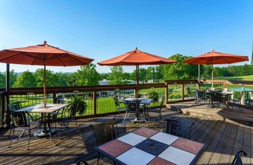Cheat Lake Apartment | Tranquil Studio at Lakeview Golf Resort Hotel w BBQ