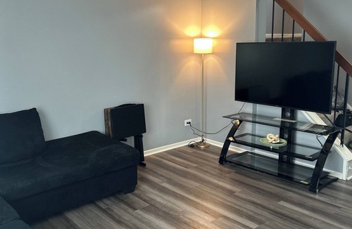 Richton Park House | Tranquil townhome in Richton Park 30 minutes from downtown Chicago