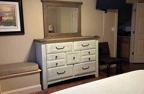 Suwanee House | Tranquility Hideaway in the Woods, King Beds, Pets Allowed, Handicap Accessible