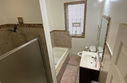 Grand Boulevard Apartment | Travel Nurse/Health Professional 3-Bed Apartment
