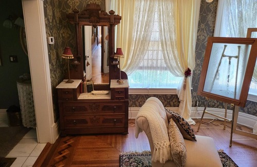 Decatur Condo | Traveling Professionals welcome at the Lincoln Suite at the PrairieOlm