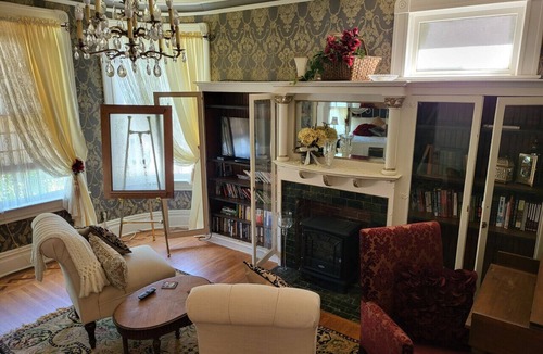 Decatur Condo | Traveling Professionals welcome at the Lincoln Suite at the PrairieOlm