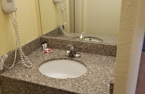 Lansing Hotel | Travelodge by Wyndham Lansing IL
