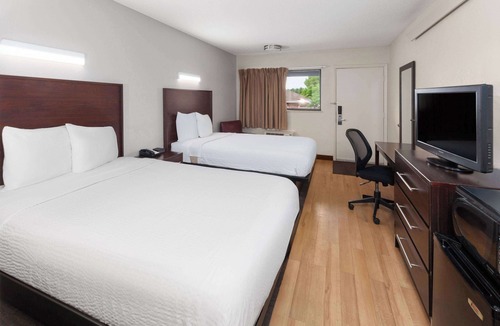 Peoria Hotel | Travelodge by Wyndham Peoria