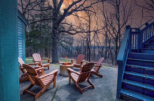 The Galena Territory House | Treehouse: Hot Tub! Firepit! Cozy, Secluded, + Spacious.