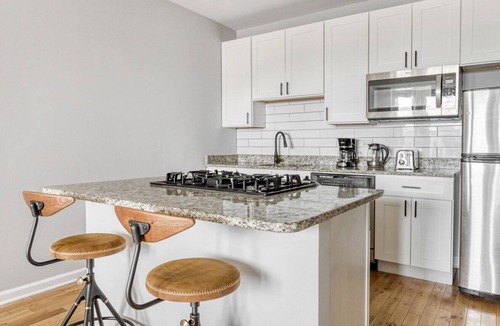 Lakeview Apartment | Trendy Lakeview 2BR w/ Patio, W/D, walk to Wrigley Field, by Blueground