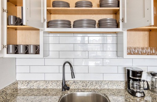Lakeview Apartment | Trendy Lakeview 2BR w/ Patio, W/D, walk to Wrigley Field, by Blueground