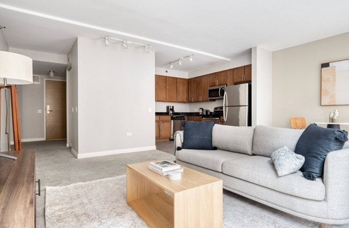 Downtown Chicago Apartment | Trendy Loop 1BR w/Pool, Gym & Lounge, near Riverwalk, by Blueground
