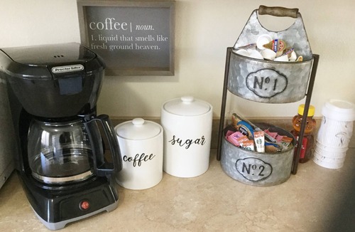 Russell House | Trendy! Pro Cleaned, Self Check In - Sleeps 10
