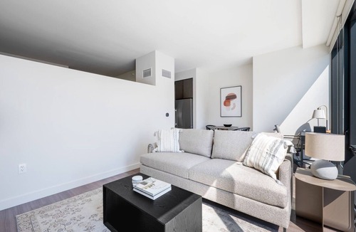 South Loop Apartment | Trendy South Loop 1BR w/Pool, Gym & Spa, nr Grant Park, by Blueground