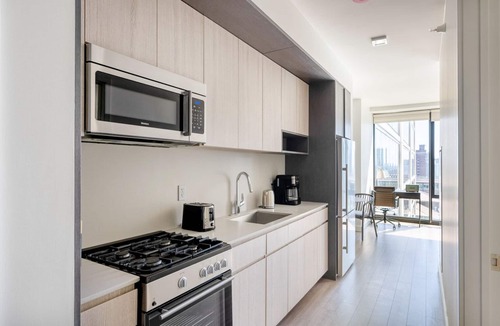 South Loop Apartment | Trendy South Loop 1BR w/Pool, Gym & Spa, nr Grant Park, by Blueground