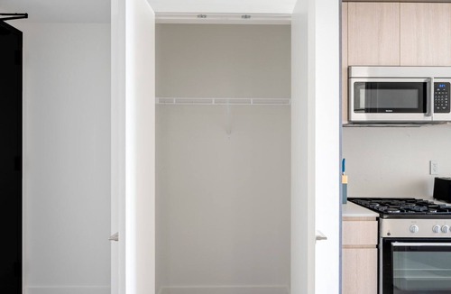 South Loop Apartment | Trendy South Loop 1BR w/Pool, Gym & Spa, nr Grant Park, by Blueground