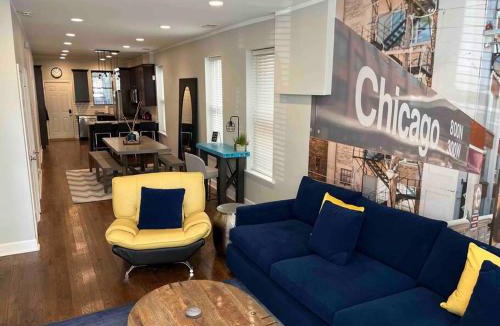 West Town Apartment | Trendy West Town Flat - 2 bed/1.5 bath w parking