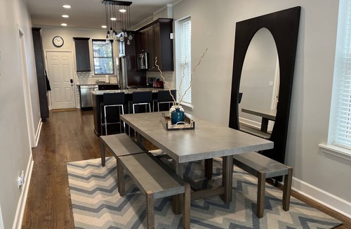 West Town Condo | Trendy West Town Flat - 2 bed/1.5 bath with parking
