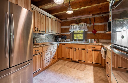 Cobden Cabin | Trillium Chalet - Luxury Primitive Cabin tucked in the woods on 10+ acres