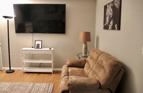 Fox Valley Apartment | Tropical Apartment Overlooking Golf Course, Minutes to Attractions