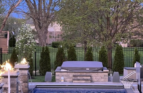 Palos Heights House | Tropical oasis 6000 ft.² estate just 30 minutes from downtown Chicago