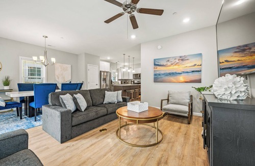 Bermuda Bay House | Turquoise Waves at Devonshire Place