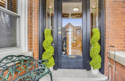 Bucktown Apartment | Twin Lions Lodge w/Speakeasy Tiki Bar* and Outdoor Oasis