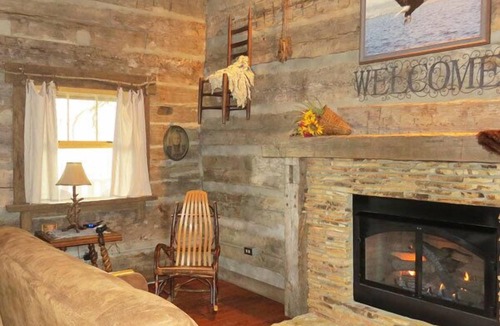 Hardin County Cabin | Twin Oaks Antique Cabin by Garden of the Gods in the Shawnee National Forest