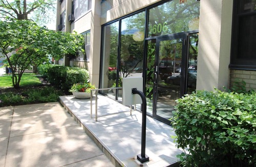 Indian Village Apartment | UChicago, Lake, Sci Museum | Gym + W&D | Zencity