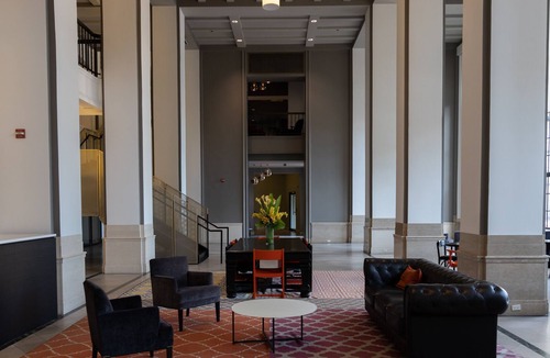 East Hyde Park Apartment | UChicago, Lake, Sci Museum | Gym + W&D | Zencity