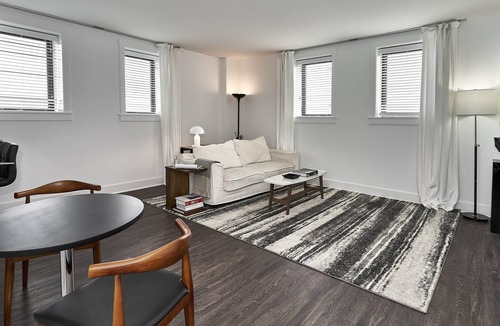 East Hyde Park Apartment | UChicago, Sci Museum | Lake View + Gym | Zen@Shoreland