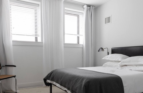 East Hyde Park Apartment | UChicago, Sci Museum | Lake View + Gym | Zen@Shoreland