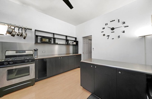 University Village / Little Italy Apartment | UIC/Little Italy - Historic 2 Bed 1 Bath Apt. WITH FREE PARKING!